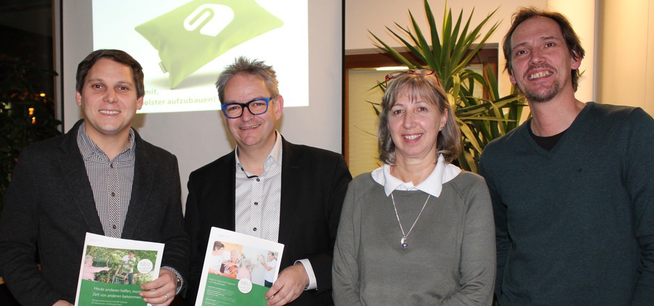 Nationalrat und Gemeinderat Christian Kovacevic, Referent Gernot Jochum-Müller, Ehrenamtskoordinatorin Christine Deutschmann und Komm!unity-Geschäftsführer Klaus Ritzer (v. l.) beim Vortrag.