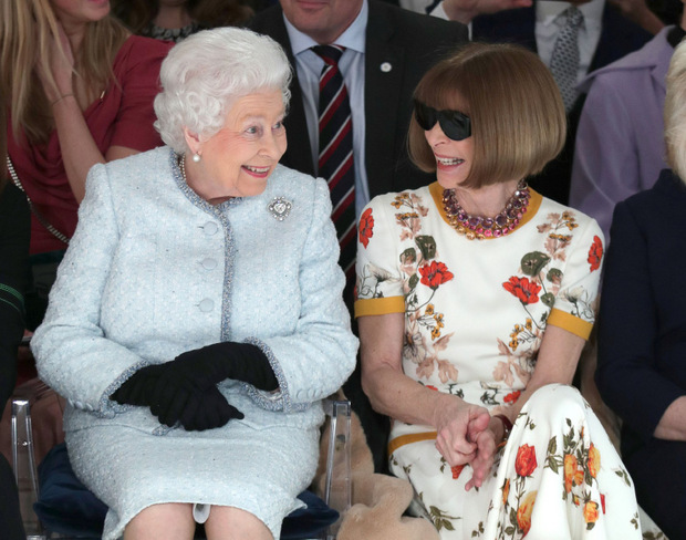 Die Queen und Anna Wintour schienen sich gut zu unterhalten.
