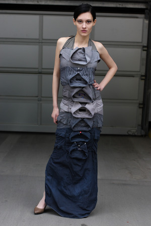 Das Kragenkleid schaffte es nach Basel ins Museum der Kulturen.