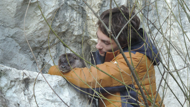 "Ziehvater" Simon Frei besuchte seinen "Adoptivsohn Otti" in seinem neuen Zuhause im Alpenzoo.