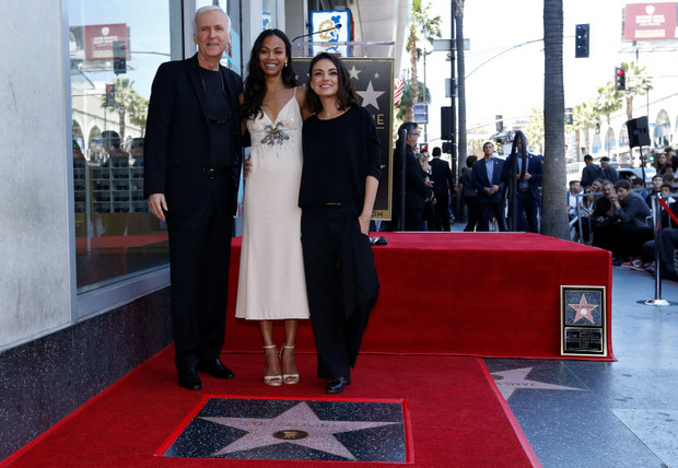Mila Kunis und James Cameron feierten mit Zoe Saldana.