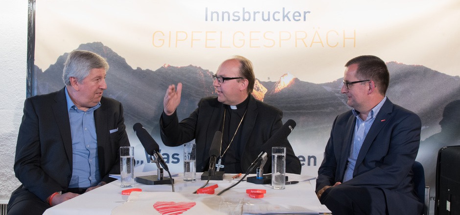 Bischof Hermann begeistert mit Herz, Humor und Hemdsärmligkeit