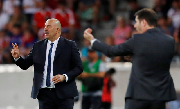Auf Russland-Trainer Stani Tschertschessow wartet vor der WM noch viel Arbeit.