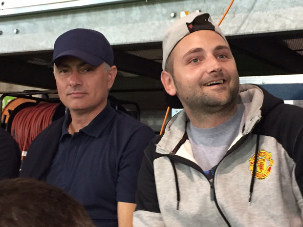 Startrainer Jose Mourinho sorgte bei den ManUtd-Fans im Tivoli für strahlende Gesichter.