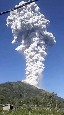 Die Aschewolke war nach der Eruption mehr als sechs Kilometer hoch.