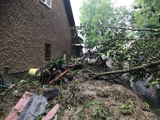 Starke Regenfälle haben am 4. Juni 2018 in St. Lorenzen in der Steiermark zu Murenabgängen geführt. Straßen waren teils unpassierbar und Gehöfte abgeschnitten.