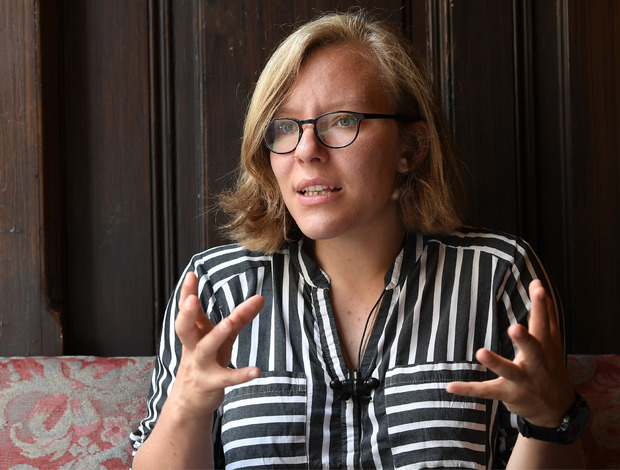 Publikumspreisträgerin Raphaela Edelbauer legt 2019 ihren Anti-Heimatroman "Das flüssige Land" vor.
