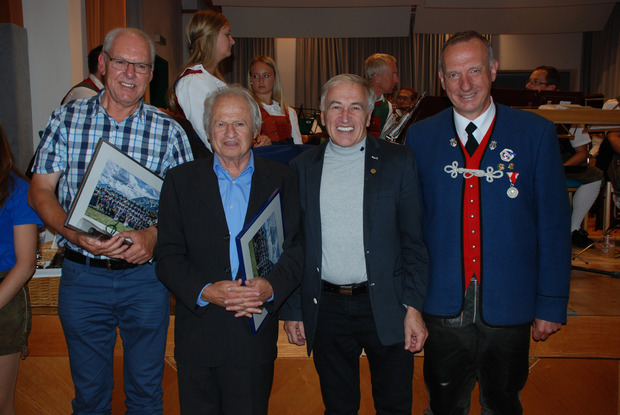 Günther Koch, Alt-BM Alfred Schwarz und Gründungsobmann Wolfgang Lechleitner war der Dank von Obmann Andi Bauer (v. l.) gewiss.
