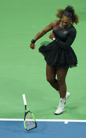 Serena Williams pfefferte ihren Schläger auf den Boden.