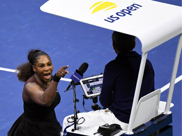 Nach einer von Schiedsrichter Carlos Ramos ausgesprochenen Verwarnung wegen Coachings im zweiten Game des zweiten Satzes, die Serena Williams nicht hinnehmen wollte, eskalierte die Situation weiter.