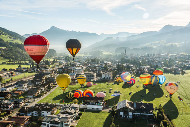Beim Libro Ballon Cup in Kirchberg kann man selbst mit einem Heißluftballon fliegen oder den Teams beim Wetteifern zusehen.