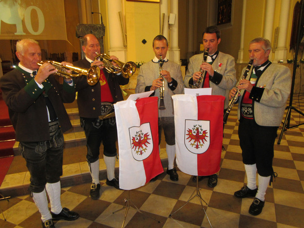 Tiroler Weisenbläser in der Kathedrale der Unbefleckten Empfängnis in Moskau.
