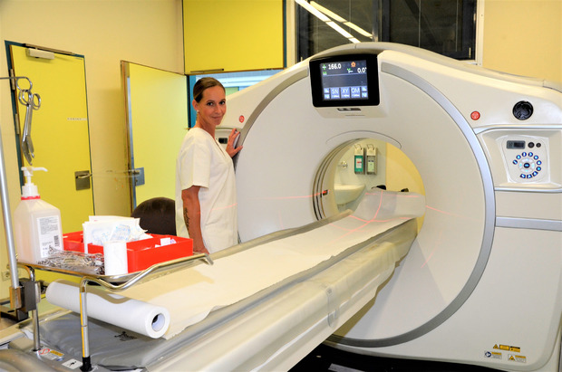 Die gelernte Krankenschwester Franziska Rambousek ist vor und hinter der Kamera im Einsatz.