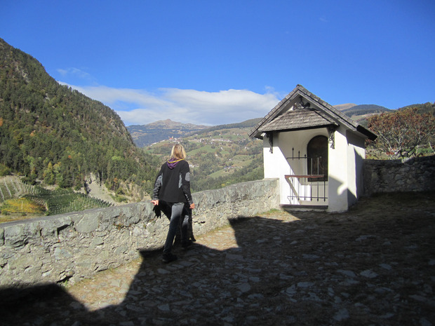 Auf der „Rückseite“ des Berges blickt man auf die Sarntaler Alpen.