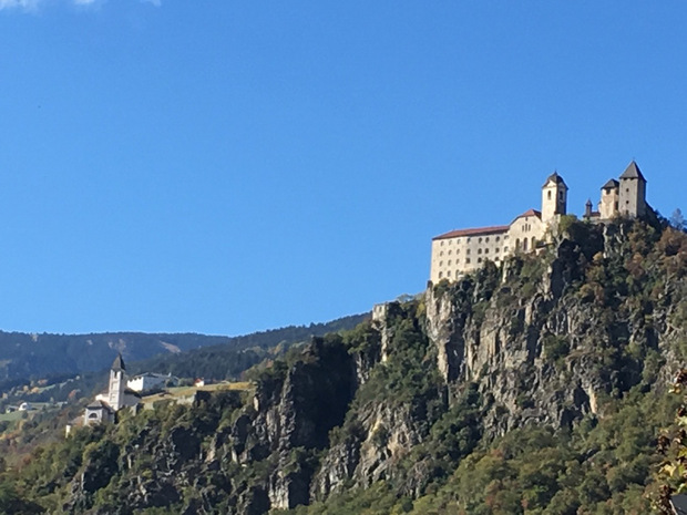 Die Lage des Klosters Säben ist ein Traum.