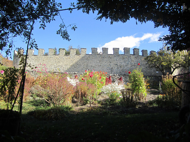 Mitunter erinnert die Anlage an eine Burg.