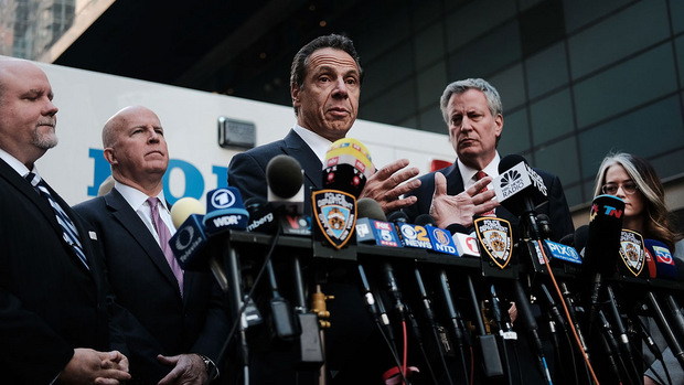New Yorks Bürgermeister Bill de Blasio spricht von einem "Terrorakt, der unsere freie Presse und die Anführer dieses Landes durch Gewaltakte untergraben soll."