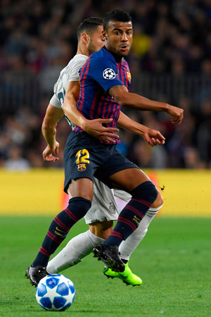 Barca-Torschütze Rafhinha ließ sich beim 2:0 von der Inter-Abwehr nicht stoppen.