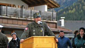 Johann Gaiswinkler, einst selbst in Lienz stationiert, ließ es bei der Angelobung in Kartitsch nicht an kritischen Worten fehlen.