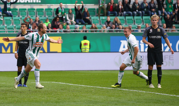 Rapid-Verteidiger Mario Sonnleitner drehte glei zwei Mal zum Torjubel ab.