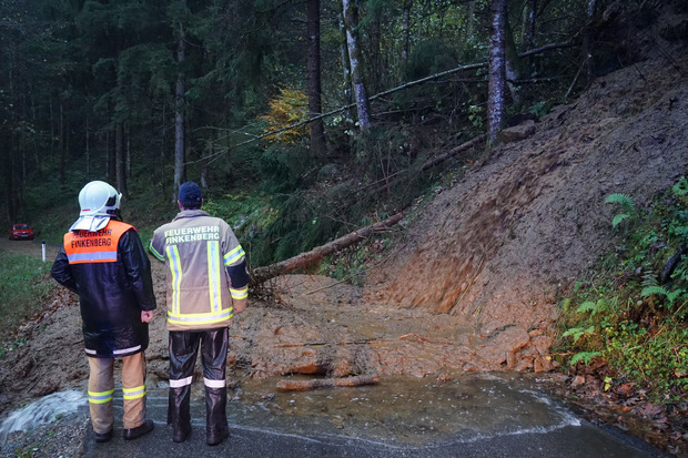Im Zillertal verlegten mehrere Muren die Straßen.