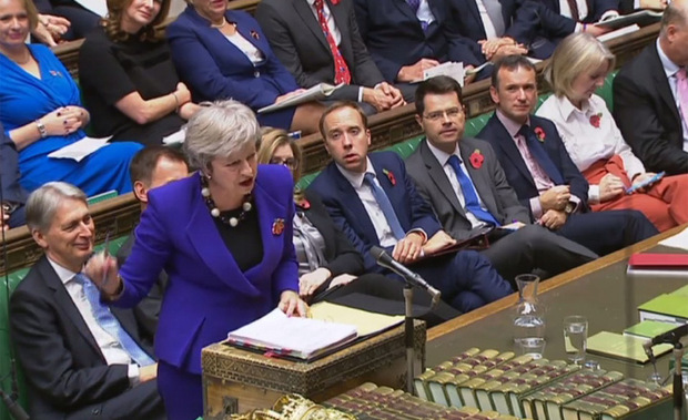 Die britische Premierministerin Theresa May muss die Hardliner in ihrer Partei und in jener des ultrarechten Koalitionspartners von ihrem Brexit-Deal überzeugen.