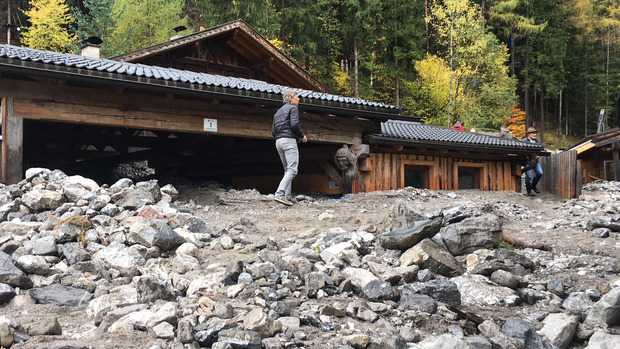 Eine Mure verlegte die Jausenstation der Galitzenklamm am Fuße der Lienzer Dolomiten.