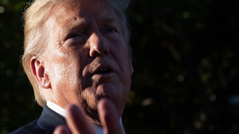 Trump sagte, bereits die derzeitigen Wirtschaftssanktionen hätten den Iran hart getroffen, nun würden „viele weitere“ folgen.