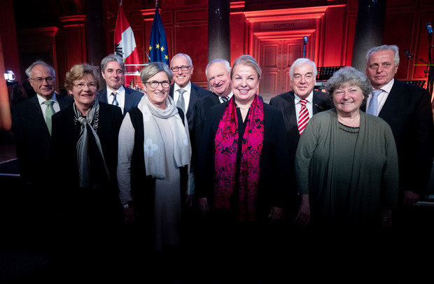 vlnr.: Die ehemaligen Sozialminister Walter Geppert, Elisabeth Sickl, Erwin Buchinger, Ursula Haubner, Sigisbert Dolinschek, Herbert Haupt, Sozialministerin Beate Hartinger-Klein, Reinhart Waneck, Eleonora Hostasch und Rudolf Hundstorfer.