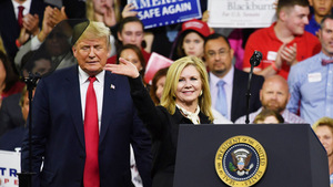 US-Präsident Donald Trump zog für die erzkonservative Marsha Blackburn in den Wahlkampf.