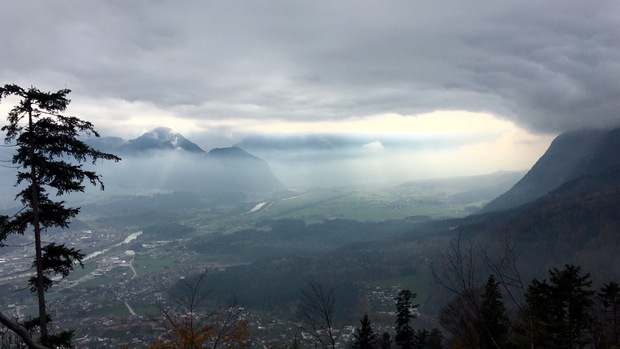 Der Ausblick auf das Inntal ist ein Traum – im Bild schauen wir Richtung Westen.