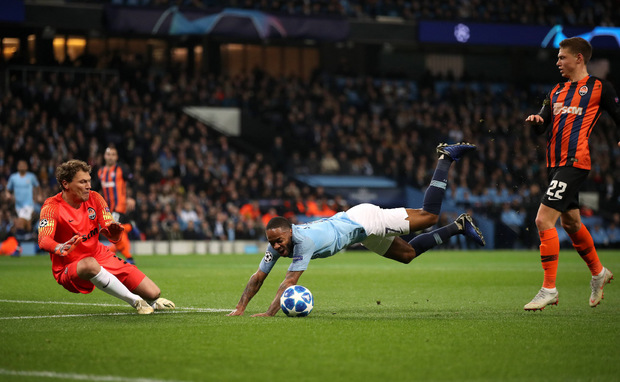 Sterling geht zu Boden.