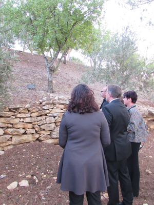 Im „Garten der Gerechten unter den Völkern“ wurde in Yad Vashem auch für elf Tiroler ein Baum für ihren Mut in der dunkelsten Zeit gepflanzt.