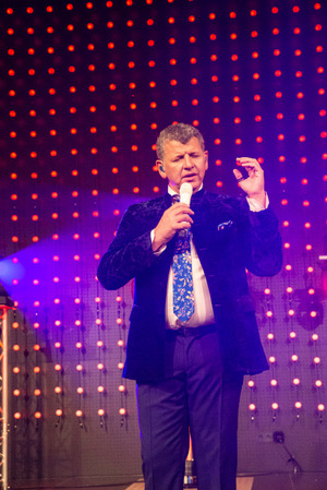 Absolute Superstars wie Semino Rossi oder Pop-Gigant Johnny Logan stellten sich als musikalische Gratulanten ein.
