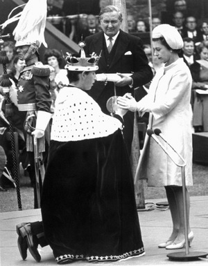 Queen Elizabeth machte ihren ältesten Sohn 1969 zum Prinz of Wales.