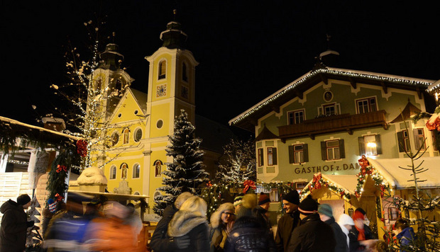 Kleiner Weihnachtsmarkt, große Gemütlichkeit: Advent in St. Johann in Tirol.