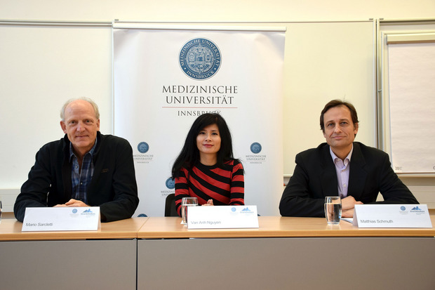 Mario Sarcletti, Leiter der Spezialambulanz für HIV und Geschlechtskrankheiten, leitende Oberärztin Van Anh Nguyen und Direktor Matthias Schmuth von der Innsbrucker Klinik für Dermatologie, Venerologie und Allergologie.