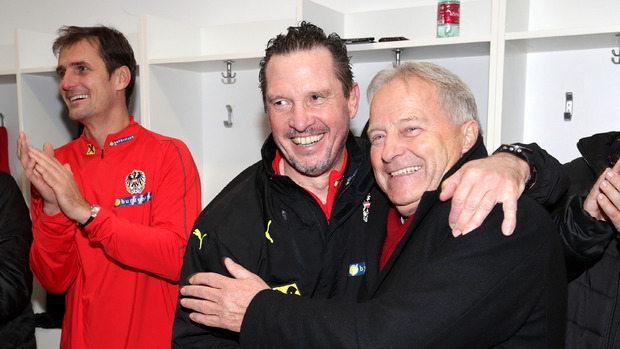 U21-Coach Werner Gregorisch und ÖFB-Präsident Leo Windtner in Feierlaune.