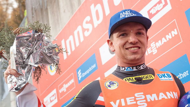 "Ich habe nach dem Sturz Schlimmstes befürchtet, da die Hand sofort komplett angeschwollen war", sagte Kindl. Trotz Schmerzen will der Weltmeister in Igls den ersten Schritt in Richtung Gesamtweltcup-Sieg machen.