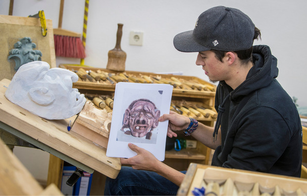 Die Masken nach Osttiroler Tradition besitzen meist keine Hörner und zeigen oft tierische Fratzen.