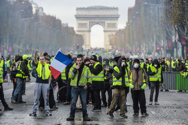 Seit einer Woche protestieren die "Gelbwesten" gegen die Reformpolitik von Macron.