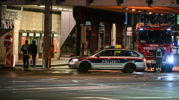 Einsatzkräfte am Tatort.