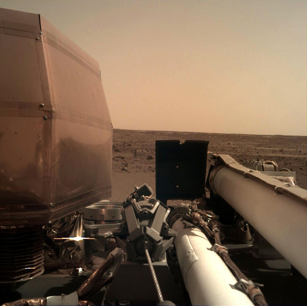 Aussicht auf dem Mars: Die ersten Bilder schickte "Insight" kurz nach der Landung auf die Erde.