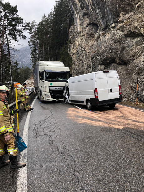 Die Freiwillige Feuerwehr Nassereith, die Polizei Nassereith, Rettung und Rettungshubschrauber Martin 2 waren im Einsatz.