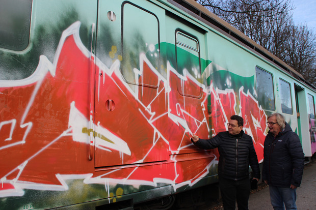 Achenseebahn-Vorstand Georg Fuchshuber und Rudolf Sommerer waren über den Vandalenakt sichtlich empört.