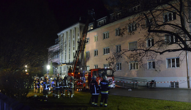 Am Gebäude entstand erheblicher Sachschaden. Die Brandursache ist noch völlig unklar.
