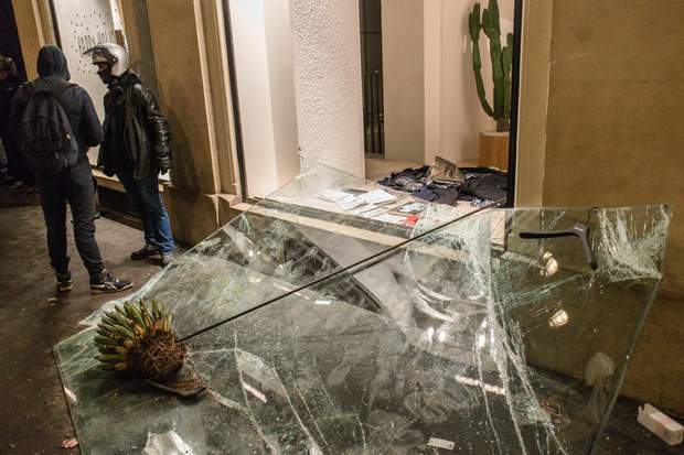 Demonstranten zogen eine Spur der Verwüstung durch Paris.