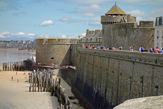 Vom Meer her uneinnehmbar - von der Landseite von Touristen gestürmt: St. Malo.