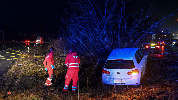 Wie schwer die junge Frau bei dem Unfall verletzt wurde, war vorerst noch unklar.