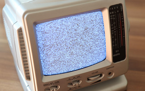 Die Kanzlerwahl selbst verfolgten die Menschen noch am Röhrenfernseher.